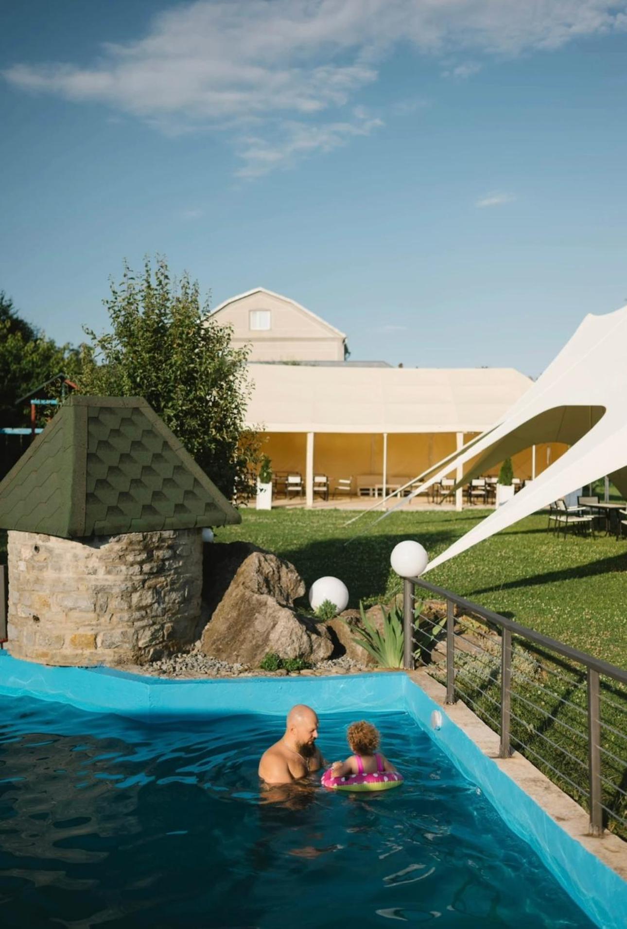 Вілла Сottage "Family Estate" Кам'янець-Подільский Екстер'єр фото