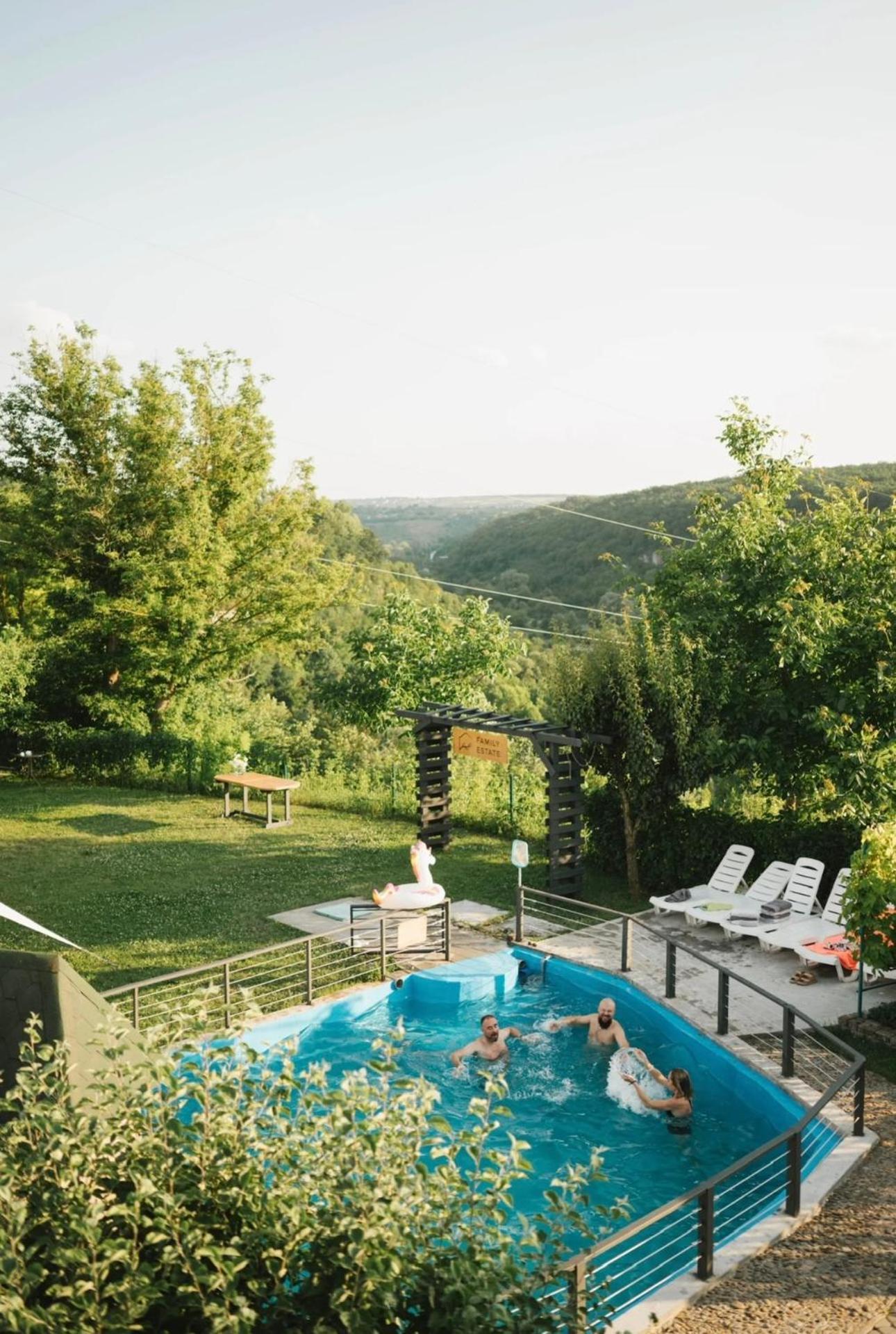 Вілла Сottage "Family Estate" Кам'янець-Подільский Екстер'єр фото